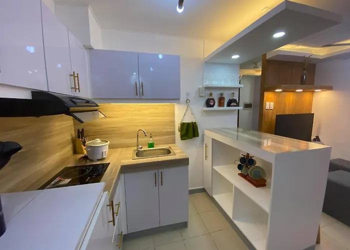 Mhonsel'S Staycation Condotel
