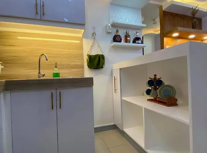Mhonsel'S Staycation Condotel Hotel